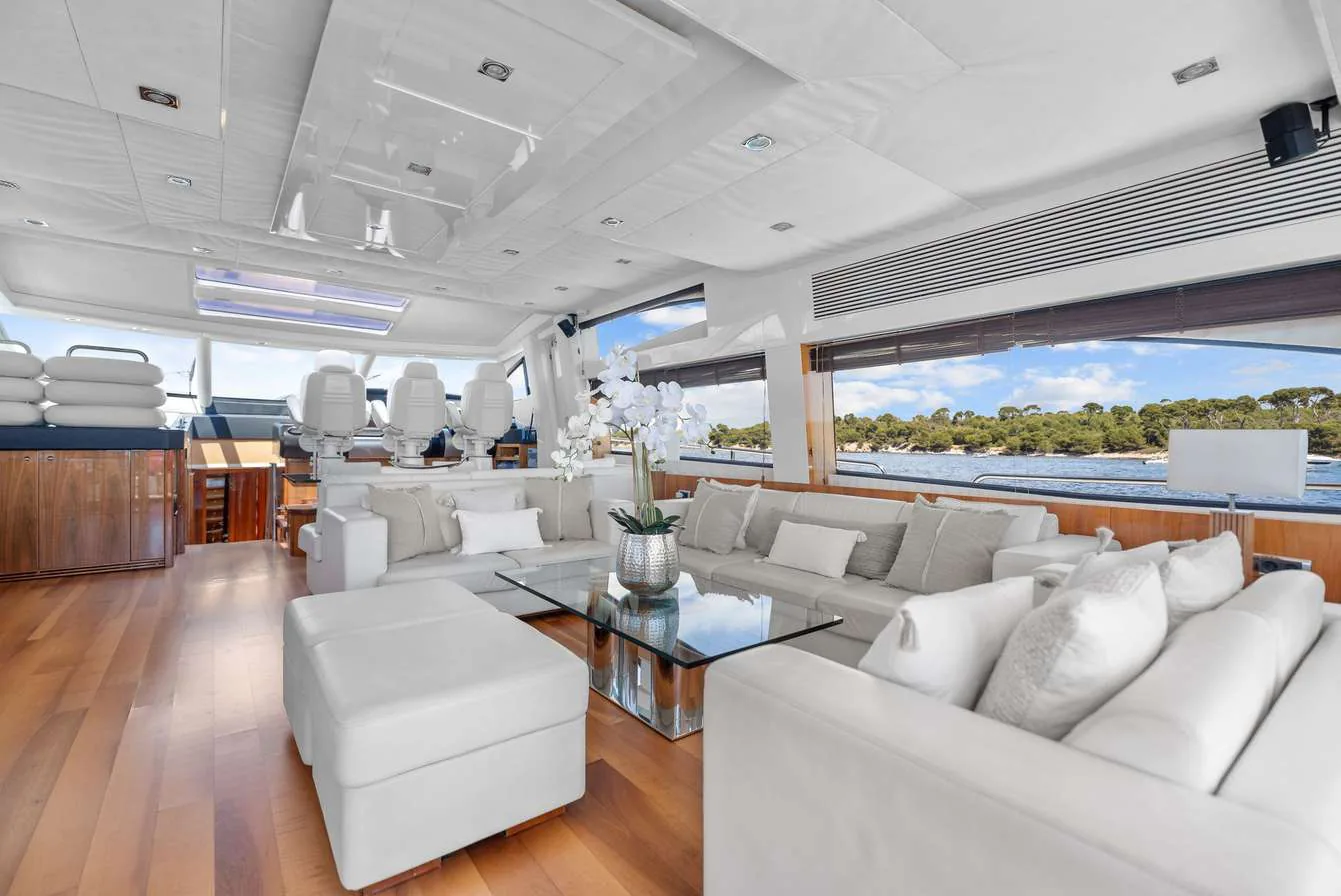Palumba — photo 18 location yacht Saint-Tropez