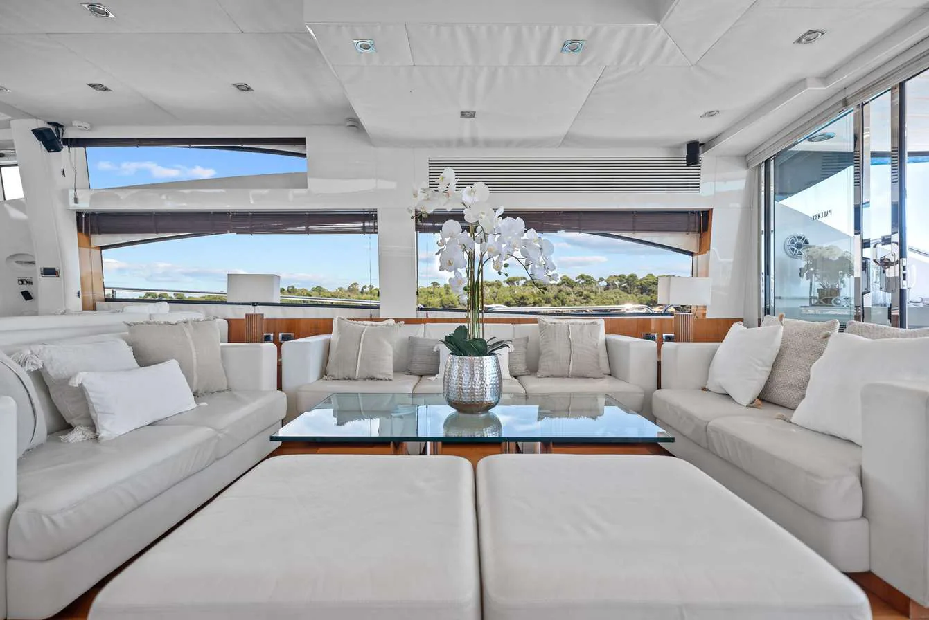 Palumba — photo 19 location yacht Saint-Tropez
