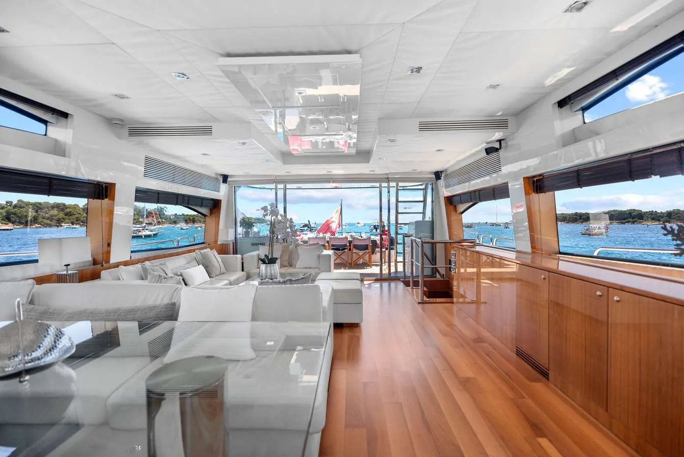 Palumba — photo 20 location yacht Saint-Tropez