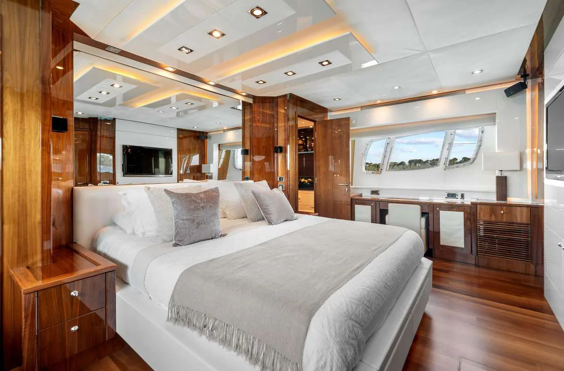 Palumba — photo 23 location yacht Saint-Tropez