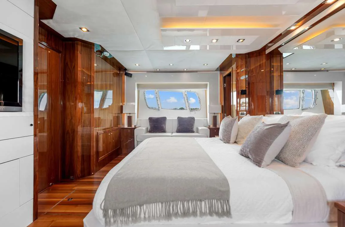 Palumba — photo 24 location yacht Saint-Tropez