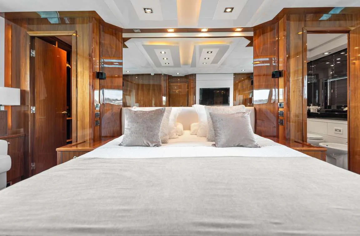 Palumba — photo 25 location yacht Saint-Tropez