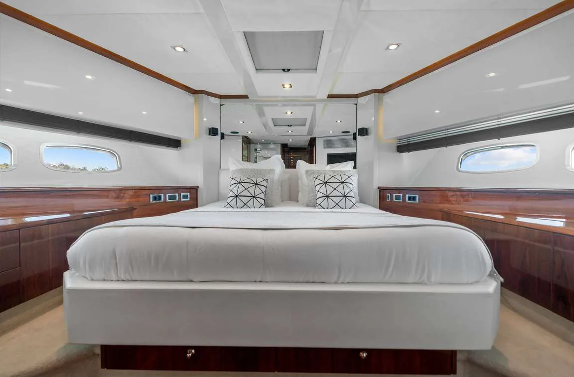 Palumba — photo 28 location yacht Saint-Tropez