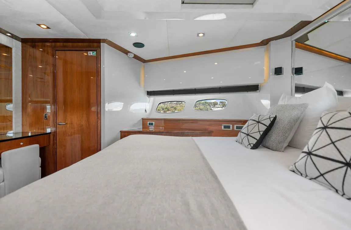 Palumba — photo 30 location yacht Saint-Tropez