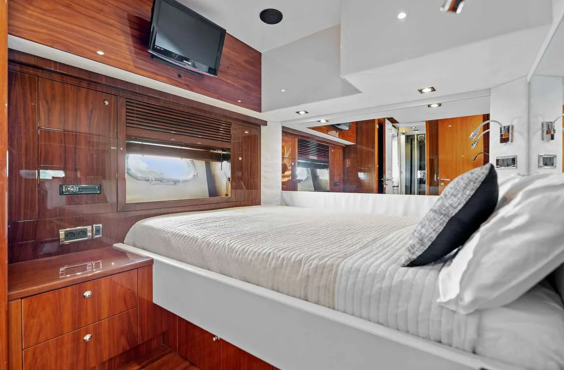 Palumba — photo 32 location yacht Saint-Tropez
