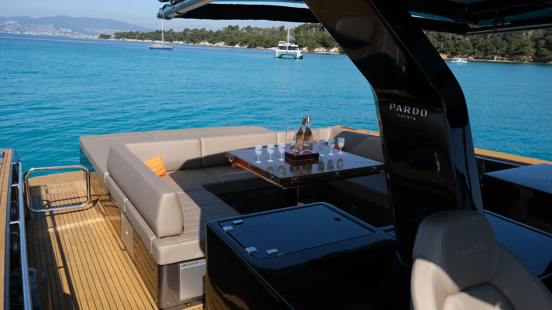 Pardo 50 - photo 10 yacht charter Saint-Tropez