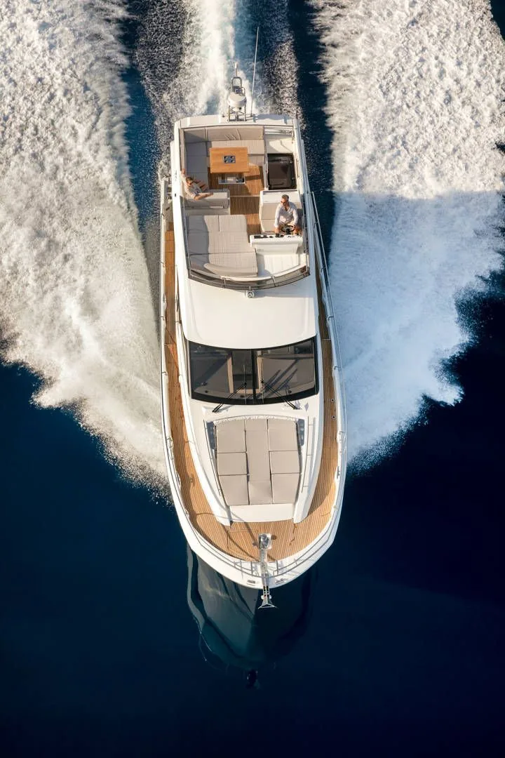 Prestige 520 Fly — photo 12 location yacht Saint-Tropez