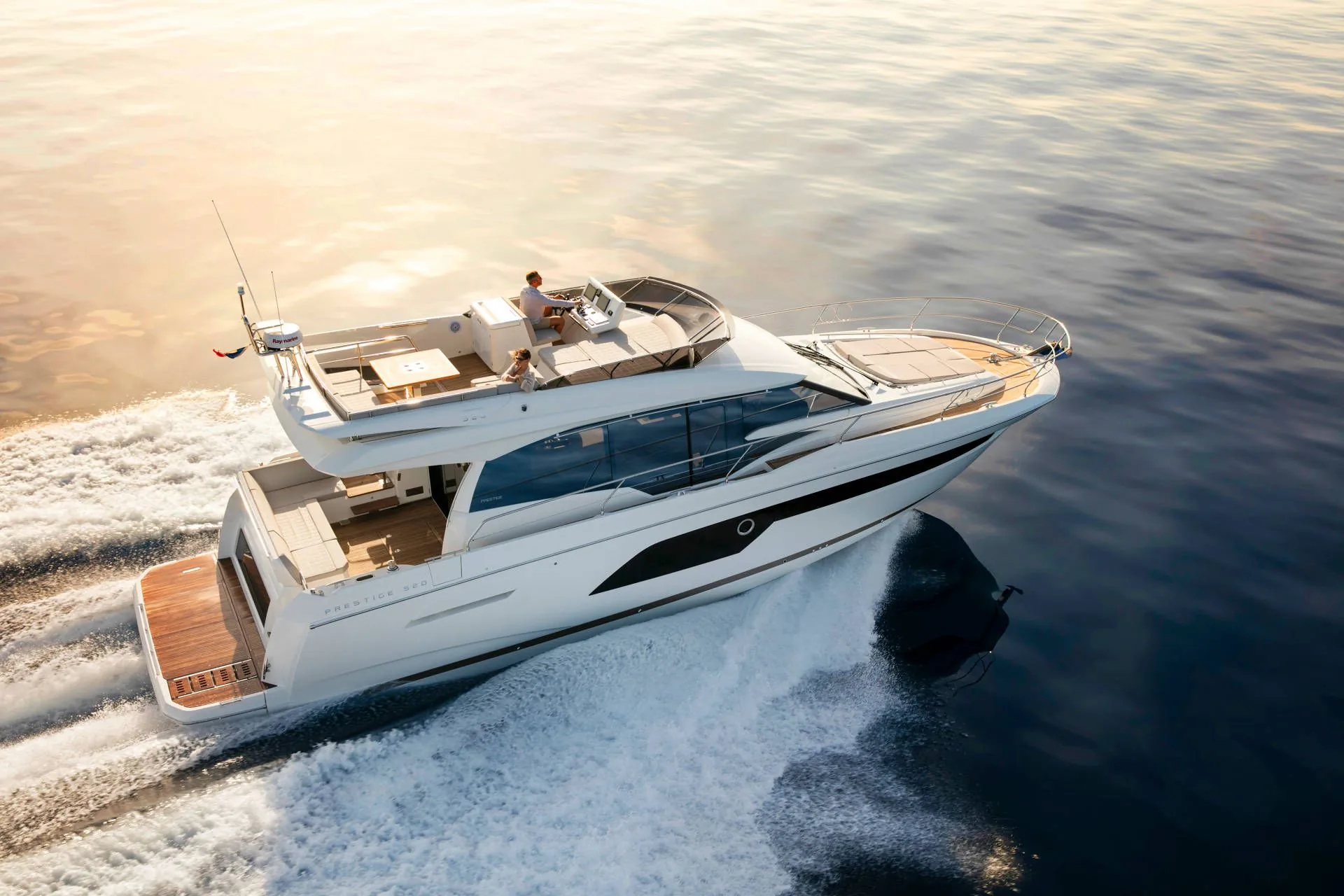 Prestige 520 Fly — location yacht Saint-Tropez