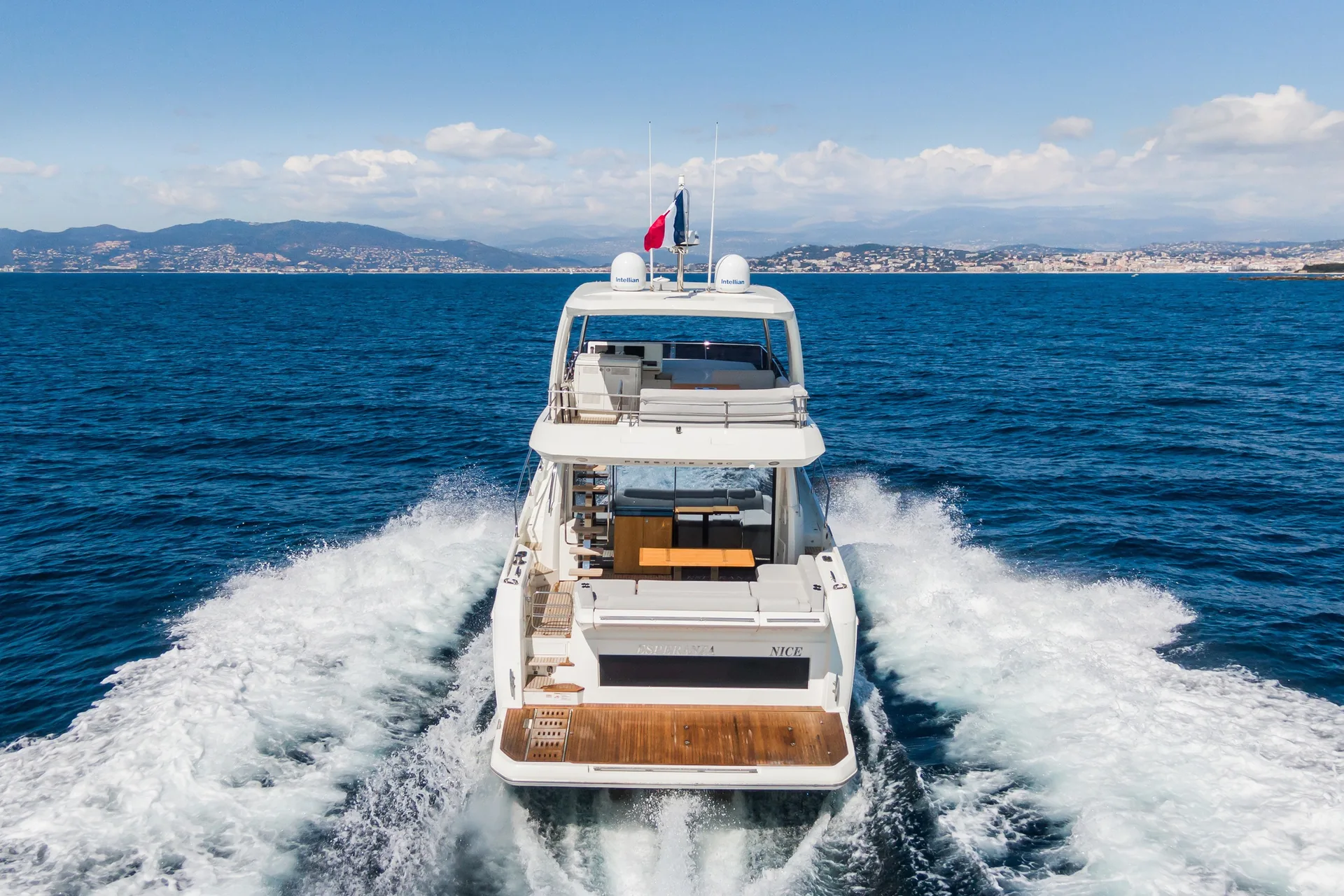 Prestige 590 — photo 4 location yacht Saint-Tropez
