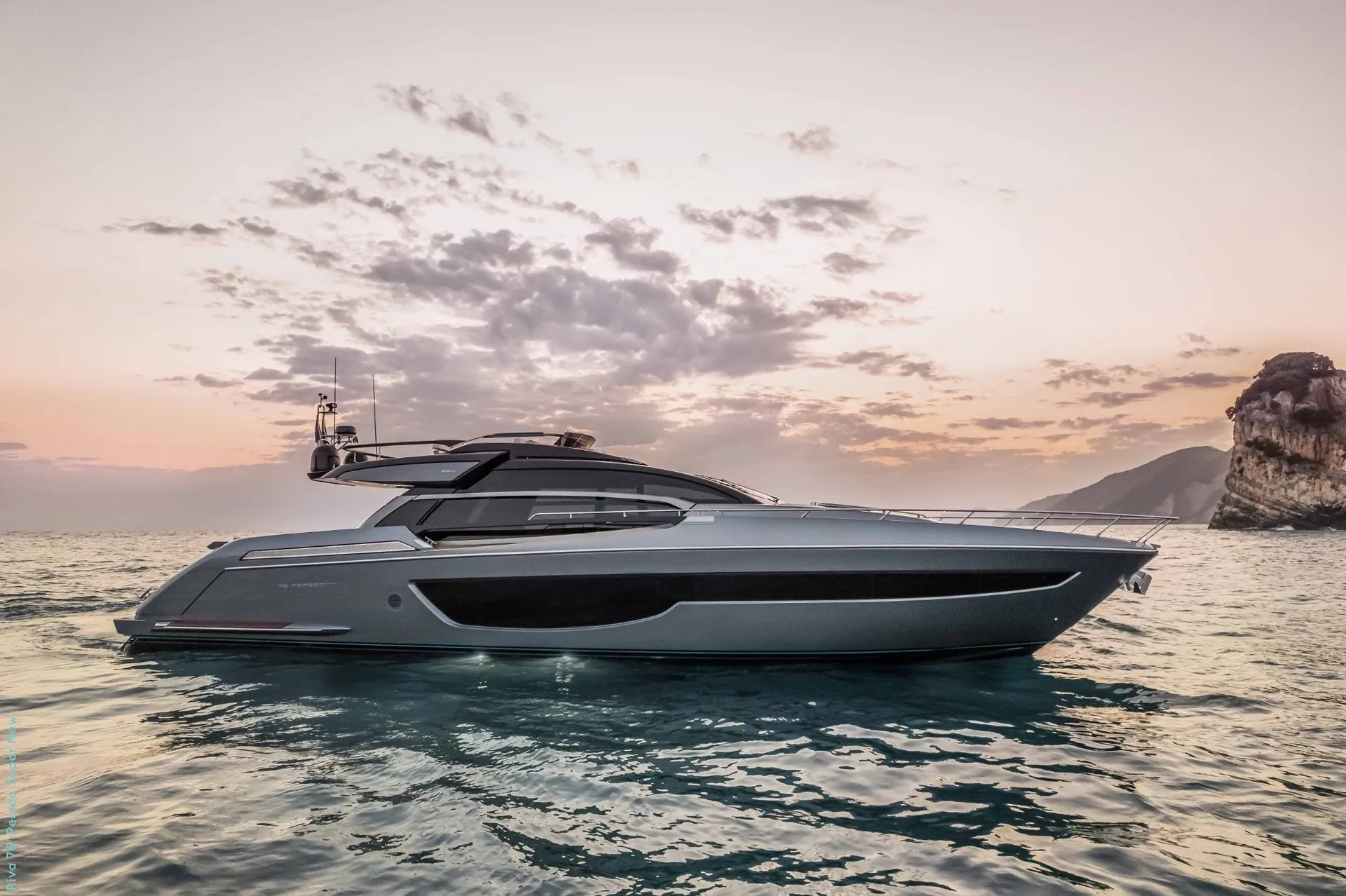 Riva 76 — photo 5 location yacht Saint-Tropez