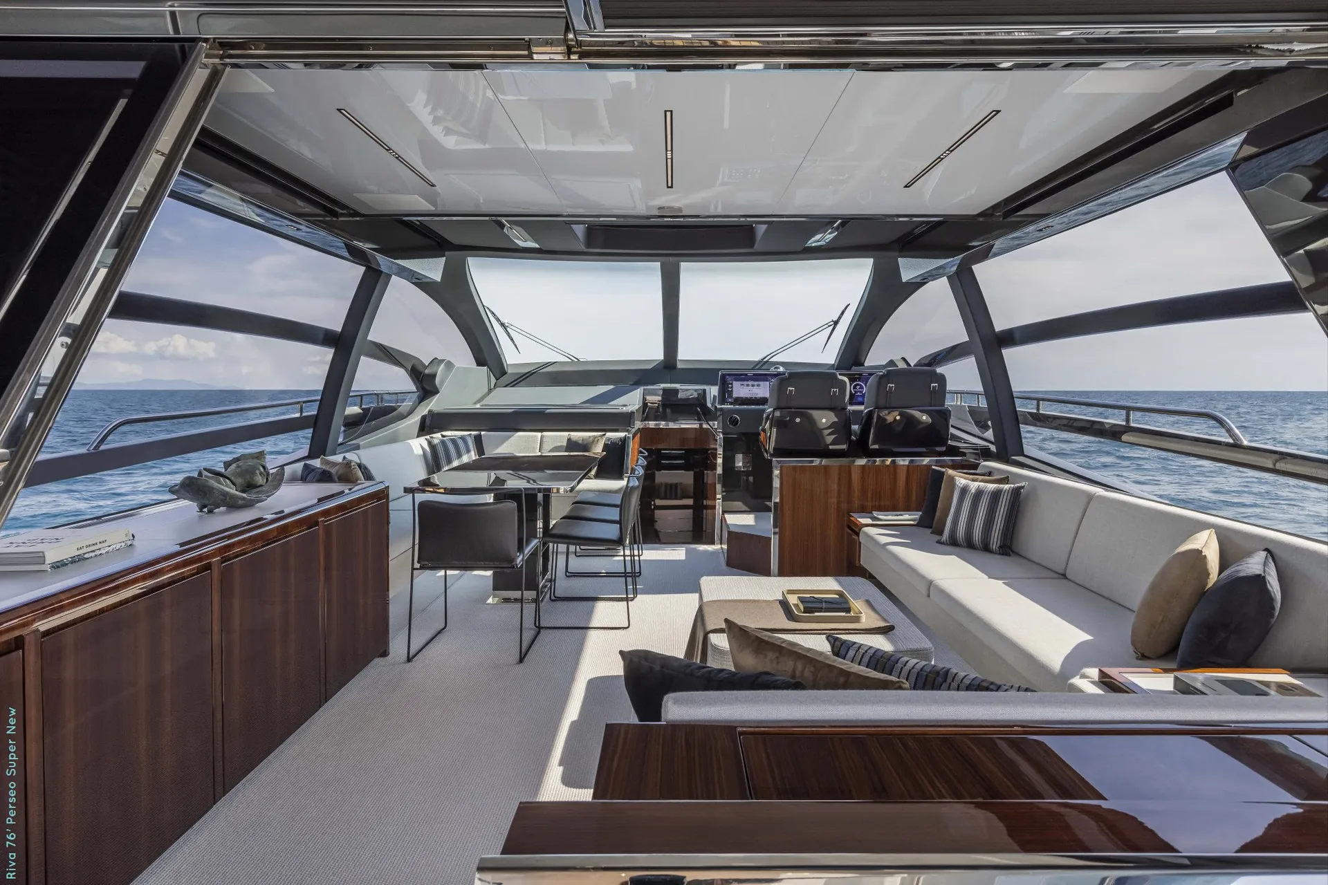 Riva 76 — photo 9 location yacht Saint-Tropez