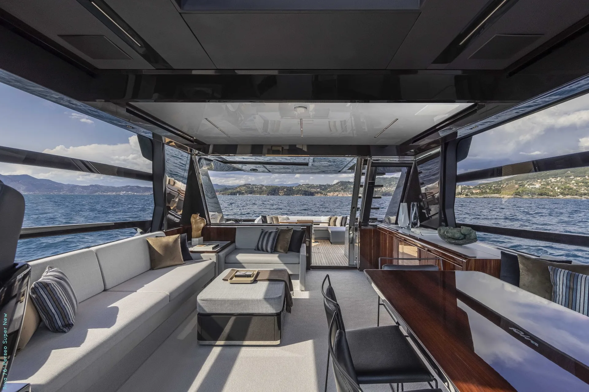 Riva 76 — photo 10 location yacht Saint-Tropez