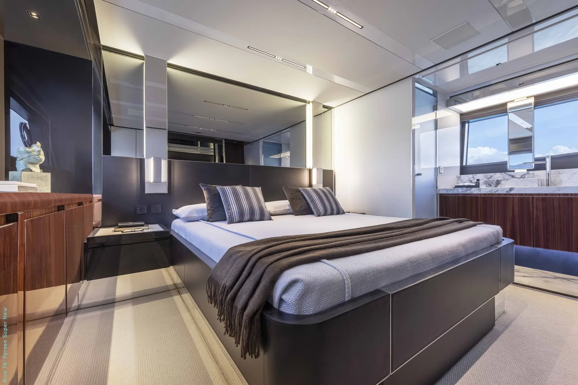 Riva 76 — photo 11 location yacht Saint-Tropez
