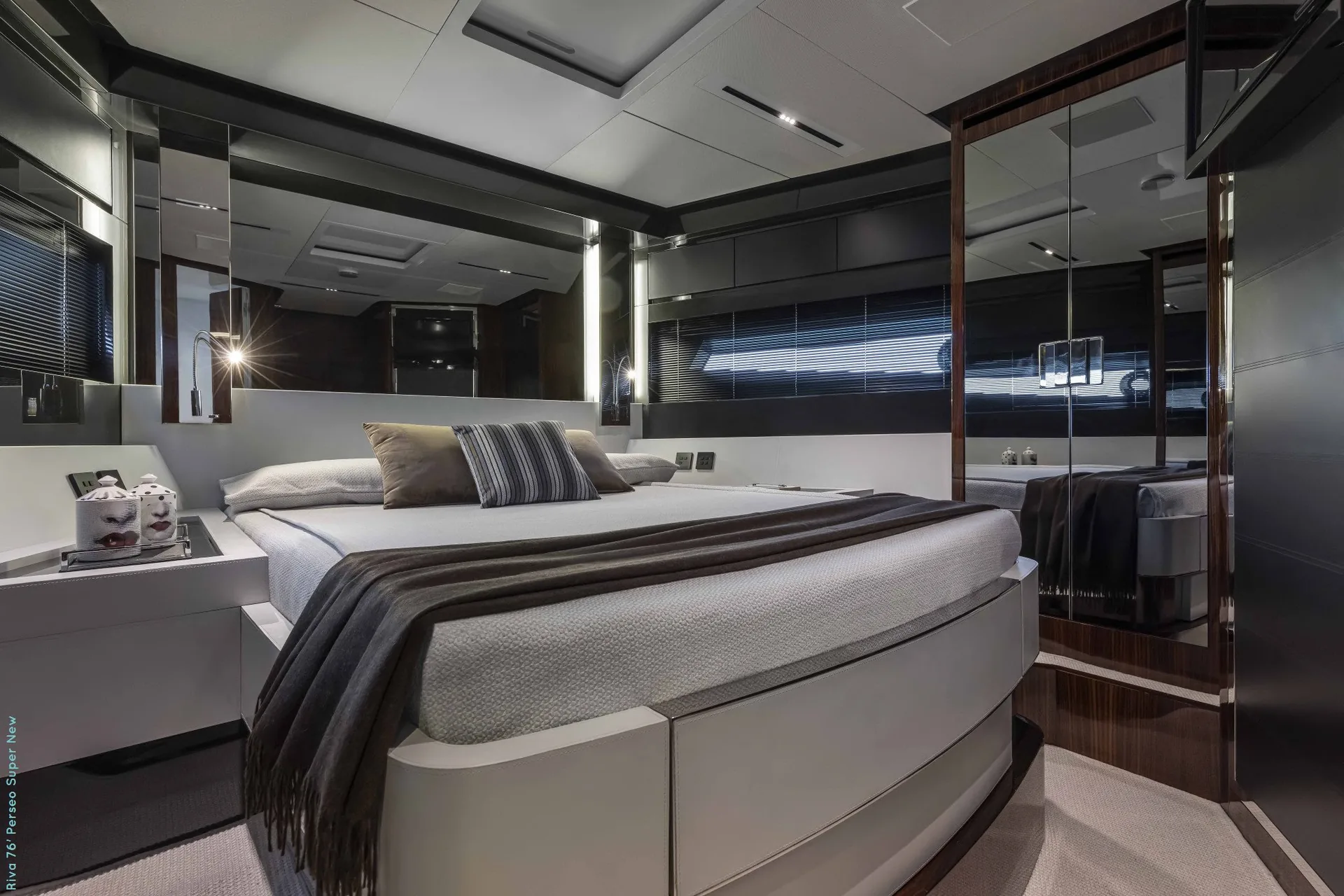 Riva 76 — photo 12 location yacht Saint-Tropez