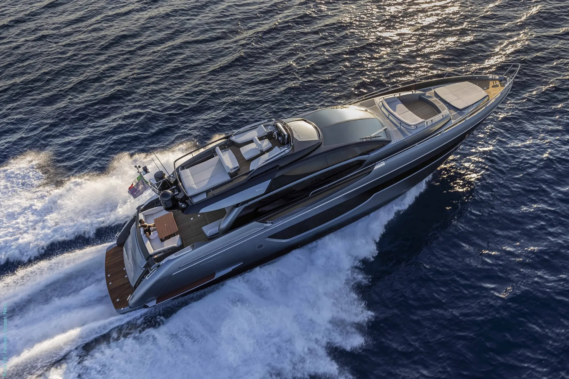 Riva 76 — location yacht Saint-Tropez