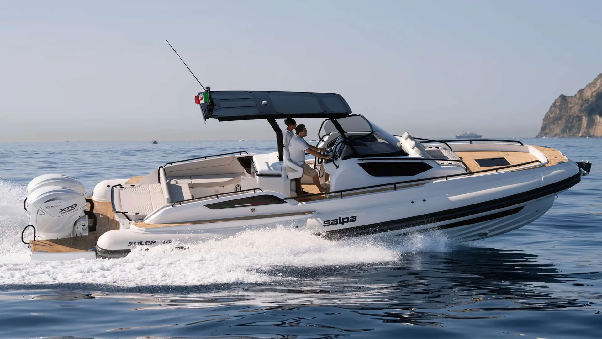 Soleil 40 — photo 3 location yacht Saint-Tropez