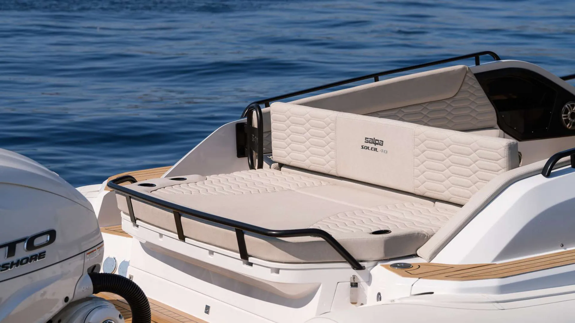 Soleil 40 — photo 4 location yacht Saint-Tropez