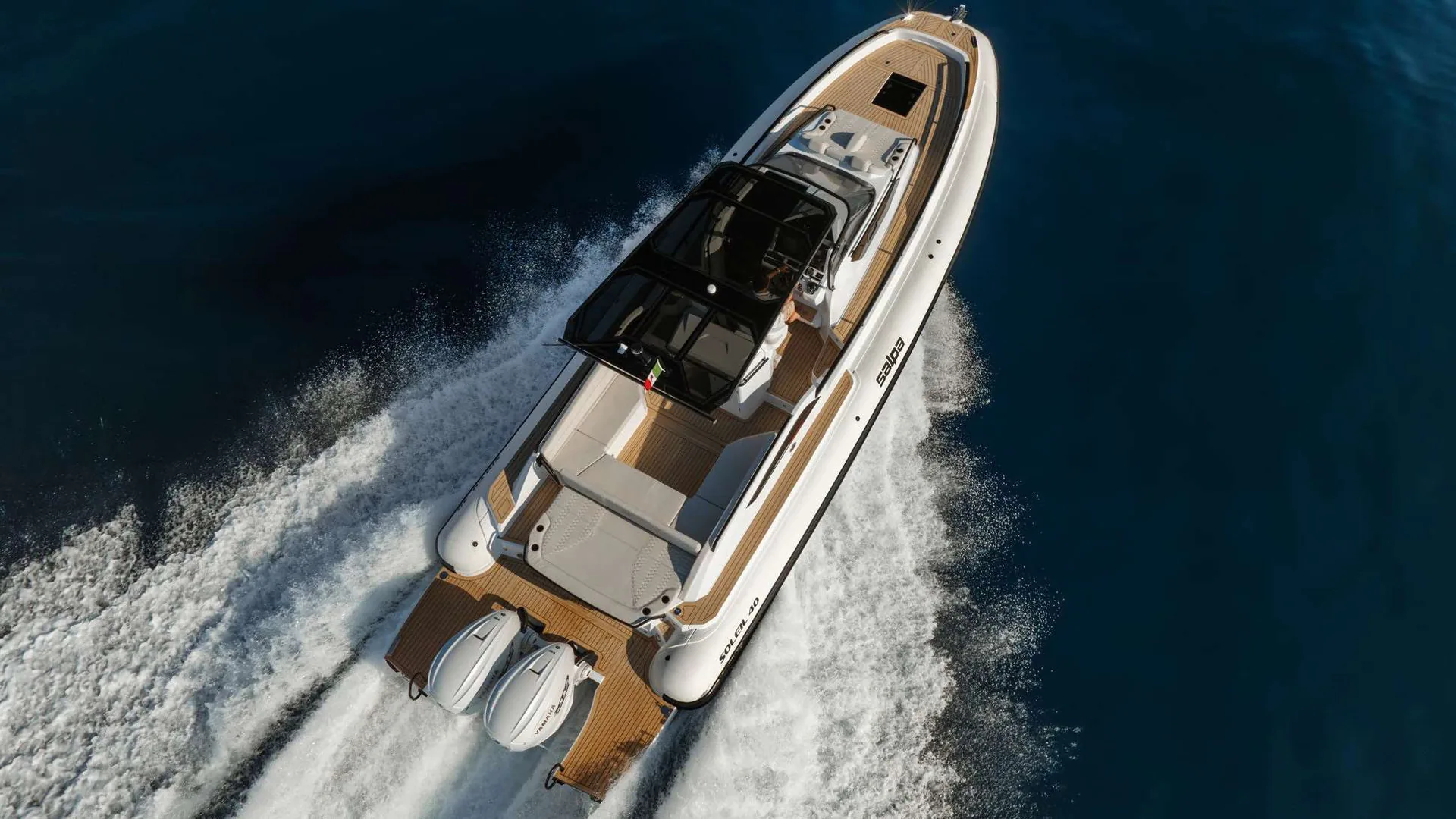 Soleil 40 — photo 11 location yacht Saint-Tropez