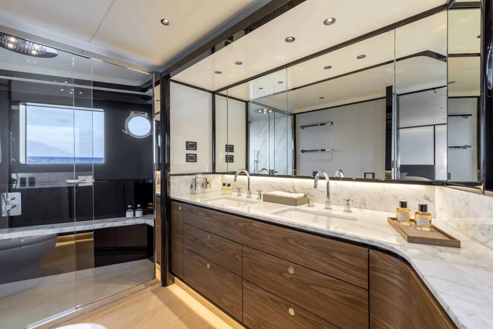 A4A - photo 32 location yacht Saint-Tropez