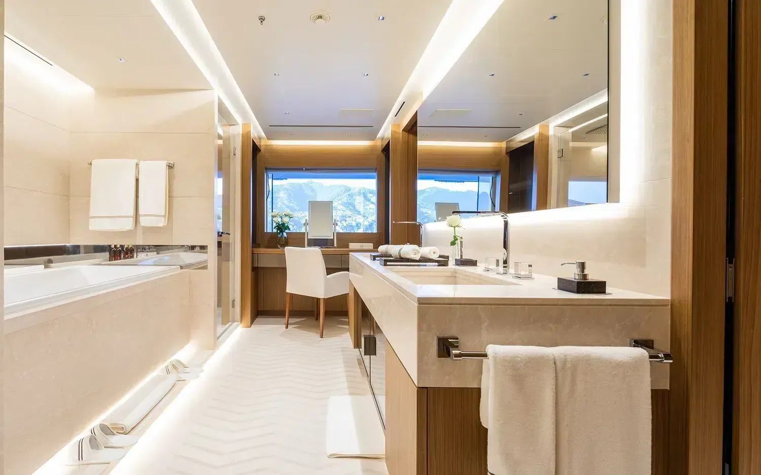 ALFA - photo 27 location yacht Saint-Tropez