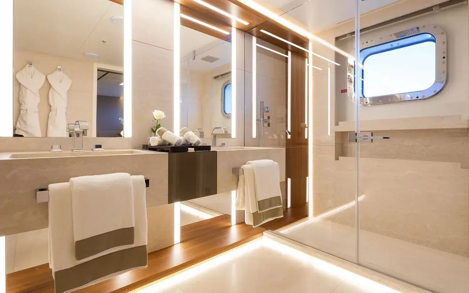 ALFA - photo 31 location yacht Saint-Tropez