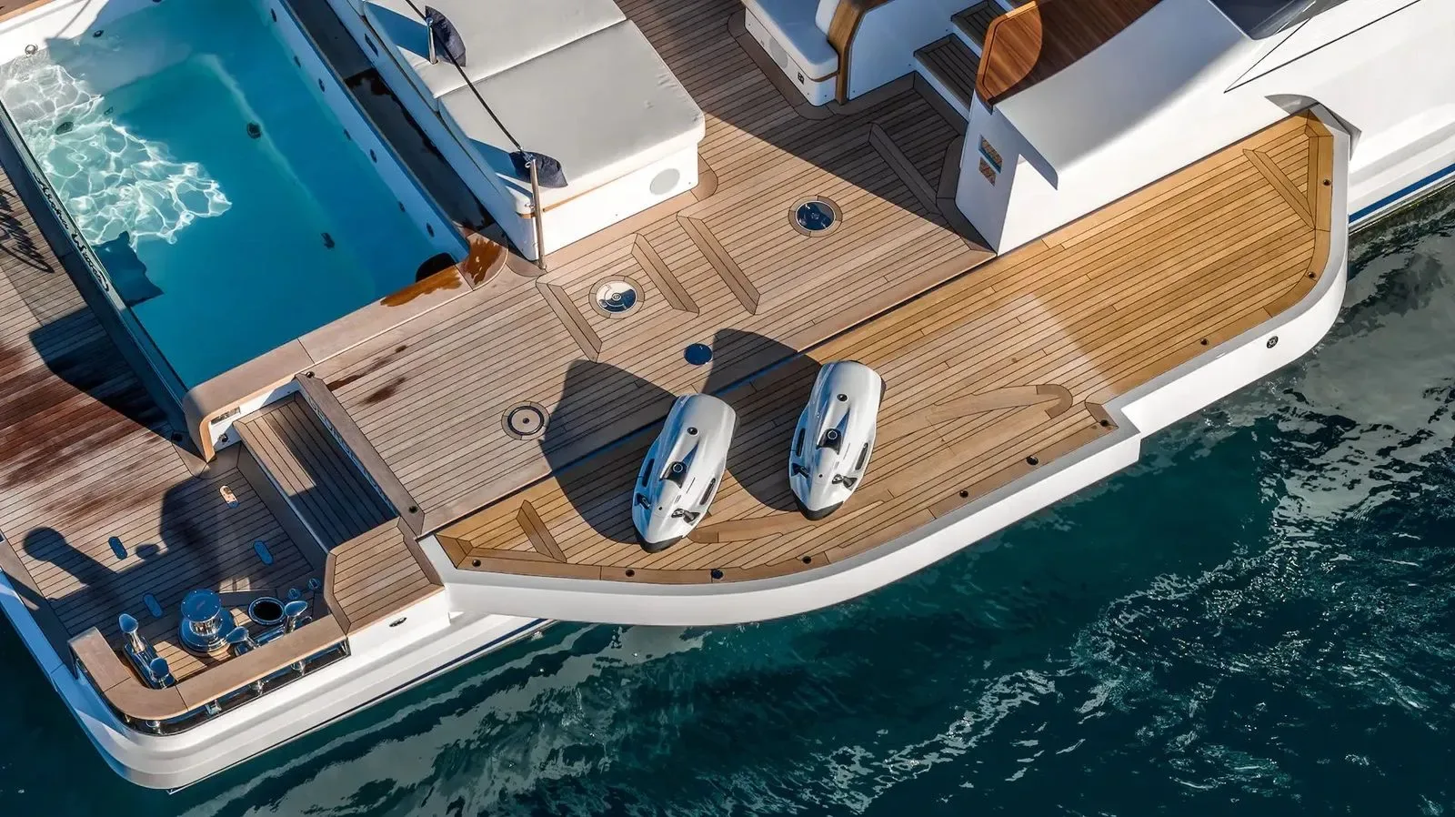 ALPHA WAVES - photo 8 location yacht Saint-Tropez