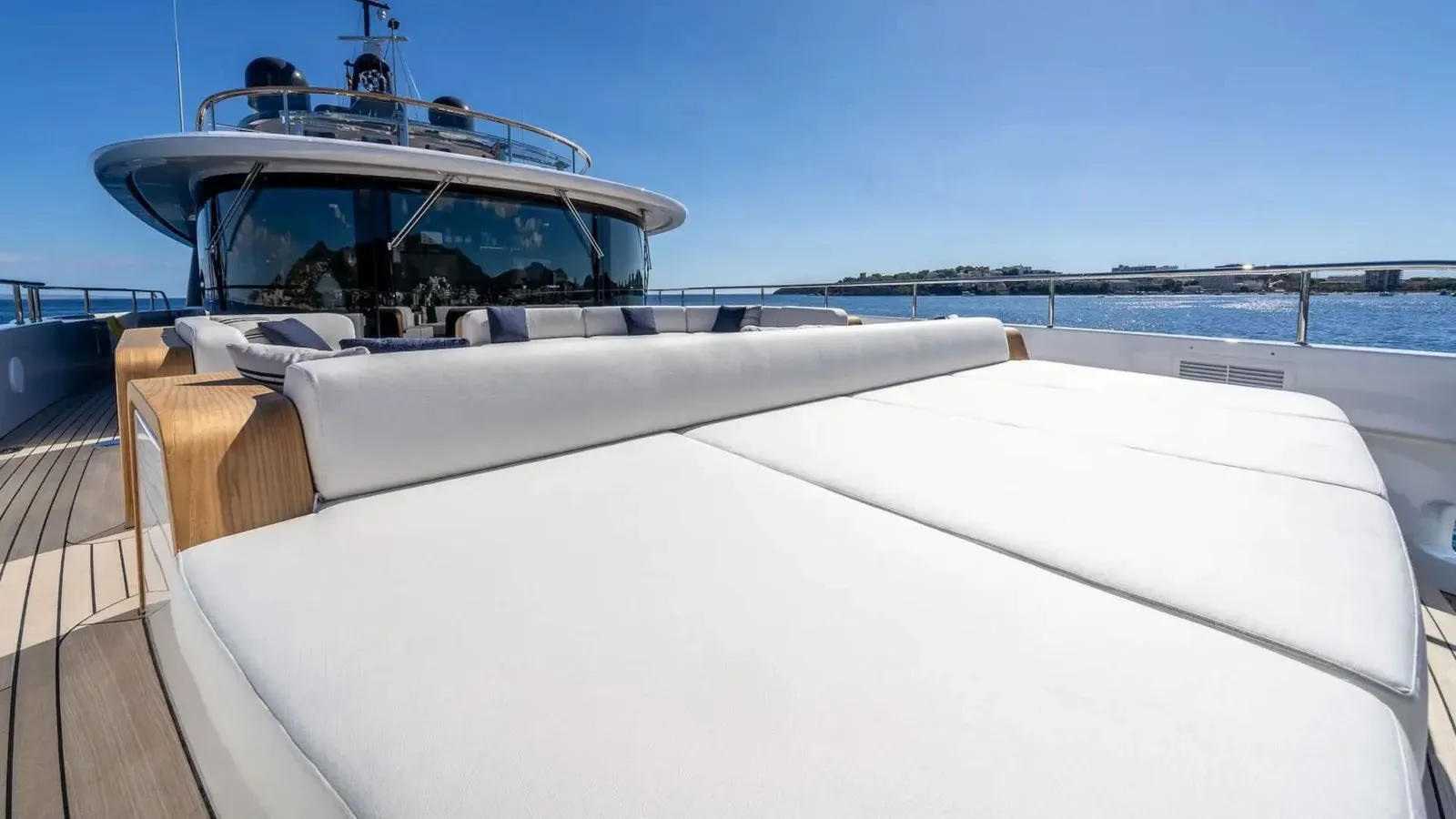 ALPHA WAVES - photo 11 location yacht Saint-Tropez