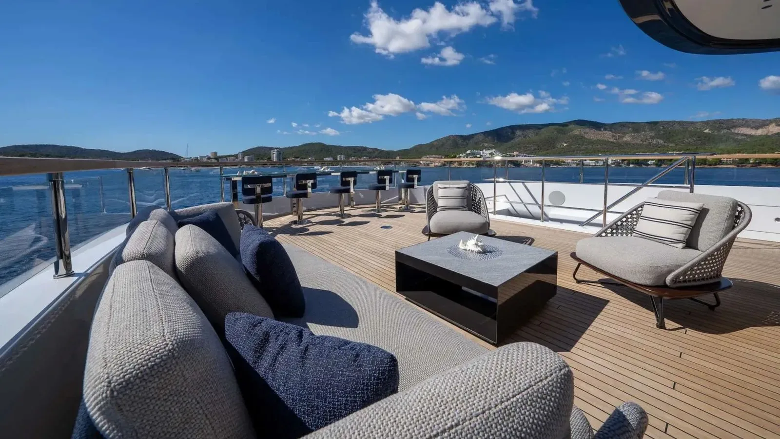 ALPHA WAVES - photo 18 location yacht Saint-Tropez
