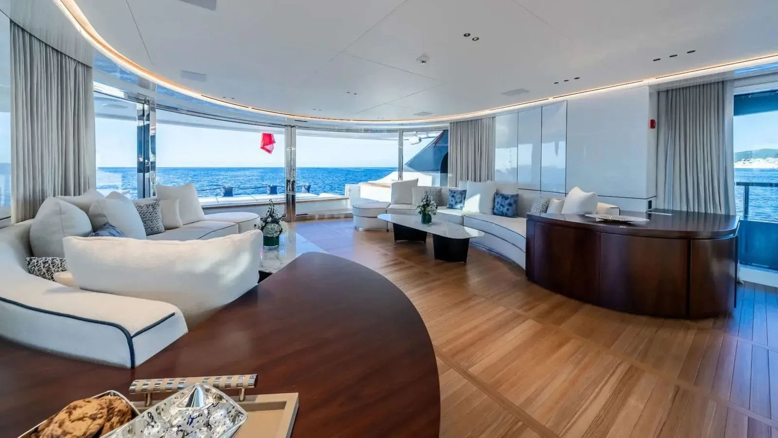 ALPHA WAVES - photo 28 location yacht Saint-Tropez