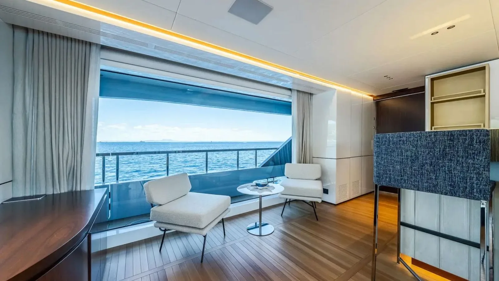 ALPHA WAVES - photo 30 location yacht Saint-Tropez