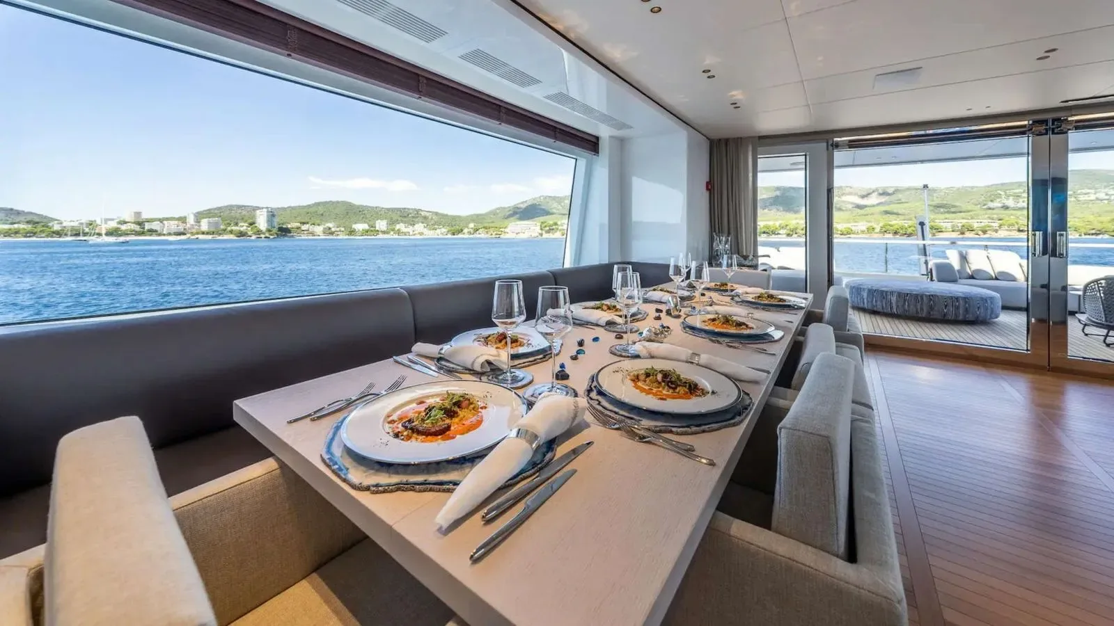 ALPHA WAVES - photo 31 location yacht Saint-Tropez