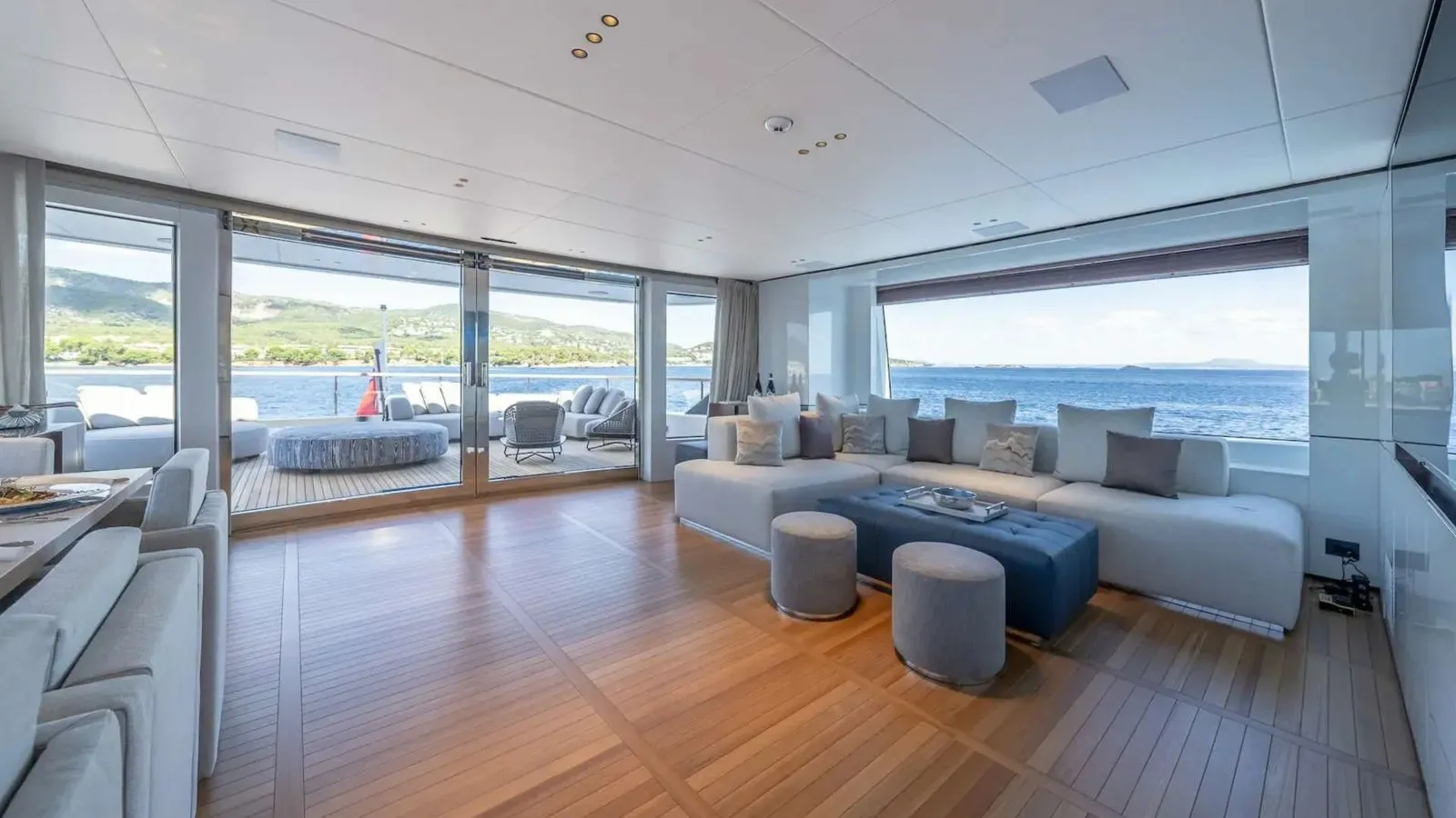 ALPHA WAVES - photo 32 location yacht Saint-Tropez