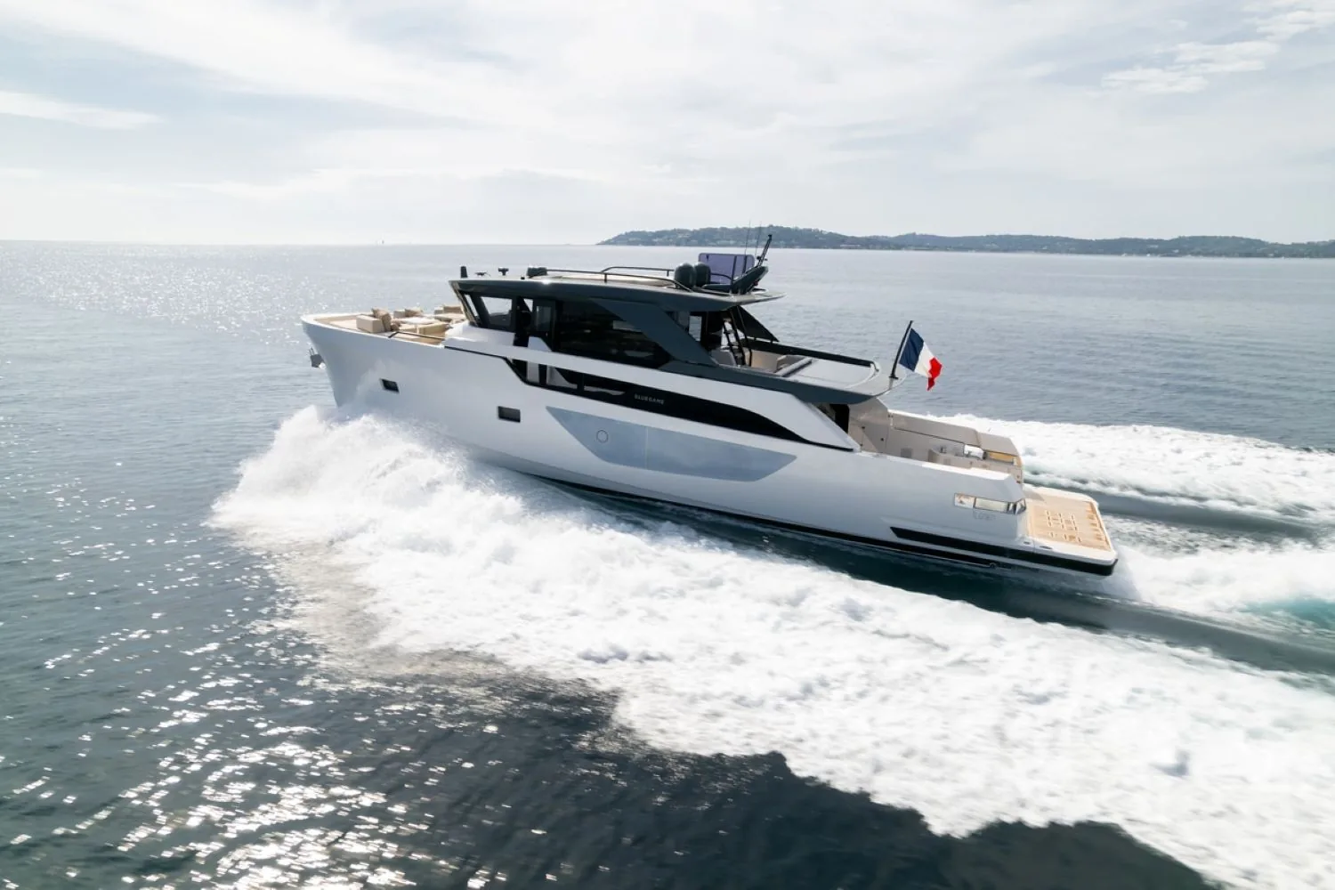 BLUEGAME BGX63 - photo 3 location yacht Saint-Tropez