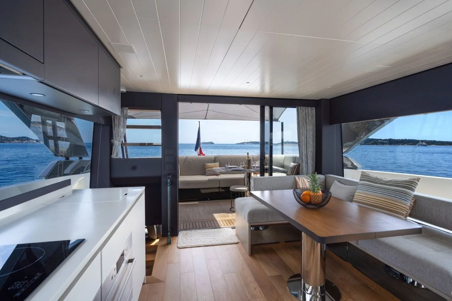 BLUEGAME BGX63 - photo 14 location yacht Saint-Tropez