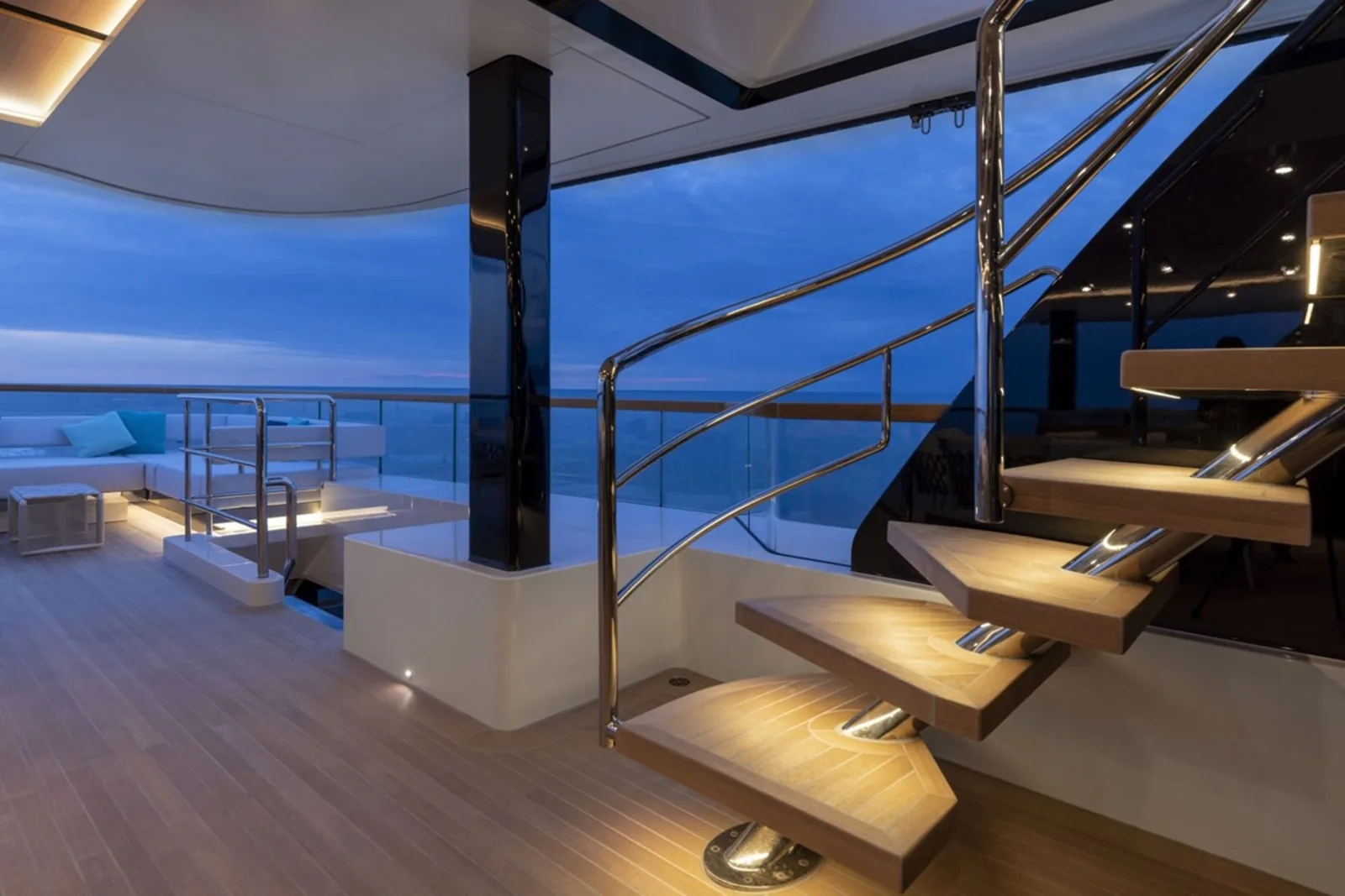 C - photo 19 location yacht Saint-Tropez