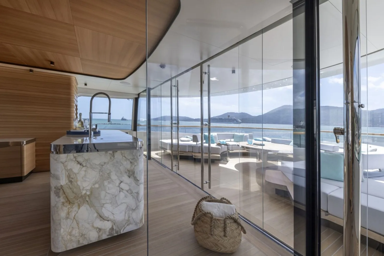 C - photo 27 location yacht Saint-Tropez
