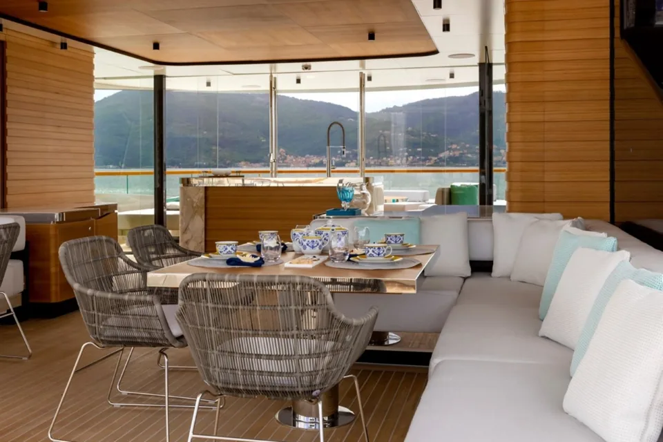 C - photo 28 location yacht Saint-Tropez