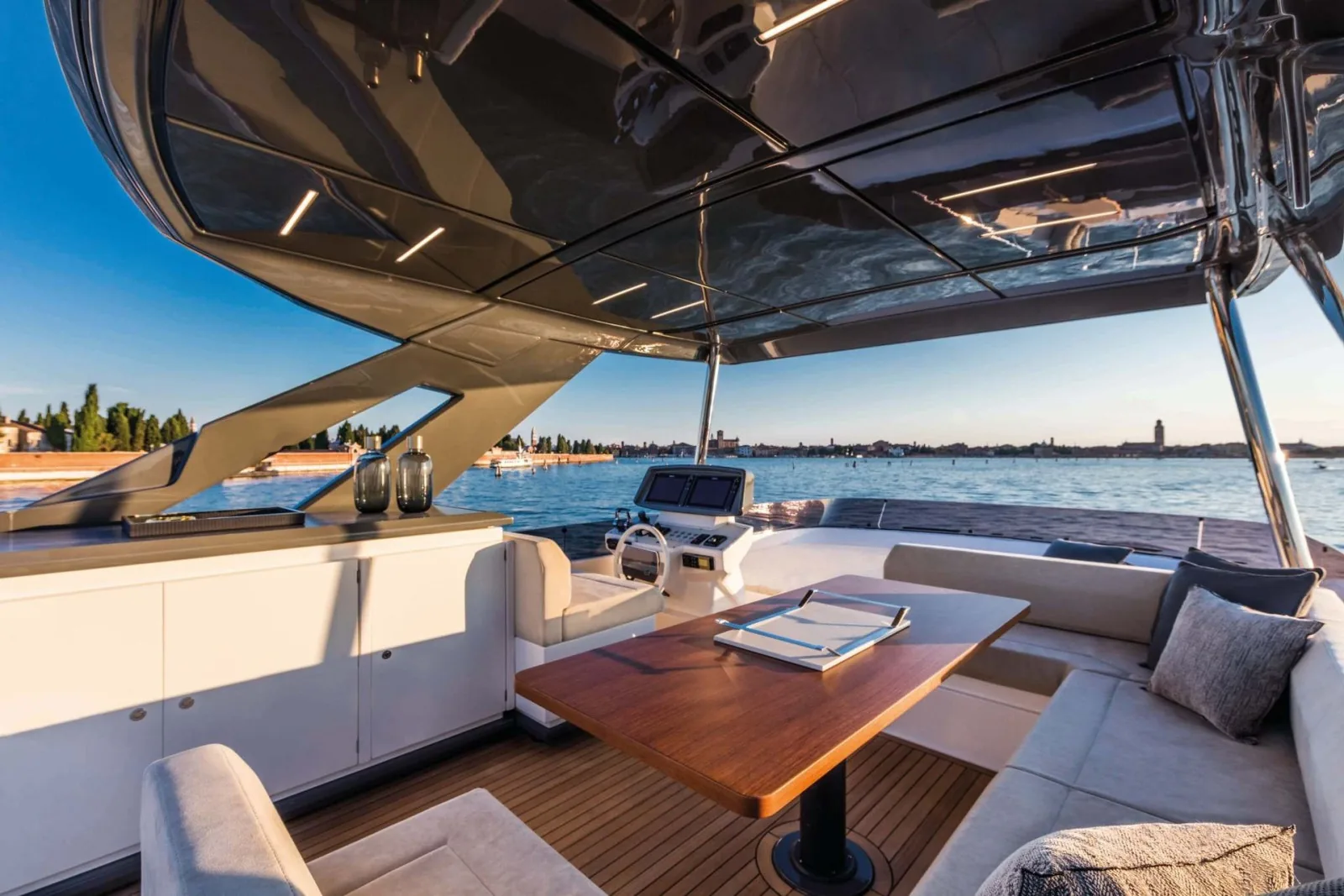 CARE ONE - photo 10 location yacht Saint-Tropez