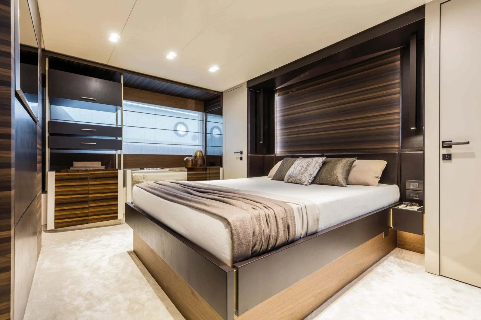 CARE ONE - photo 11 location yacht Saint-Tropez