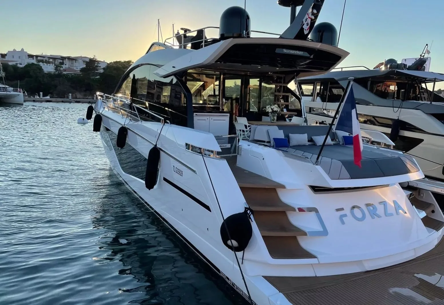 FORZA - photo 5 location yacht Saint-Tropez