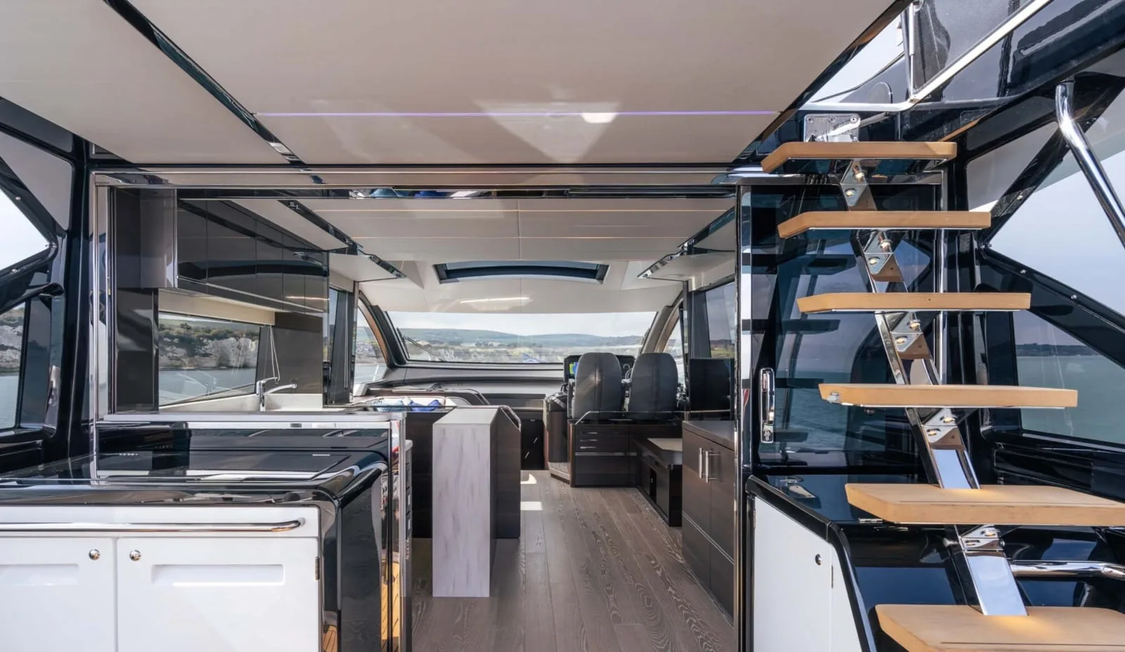 FORZA - photo 11 location yacht Saint-Tropez