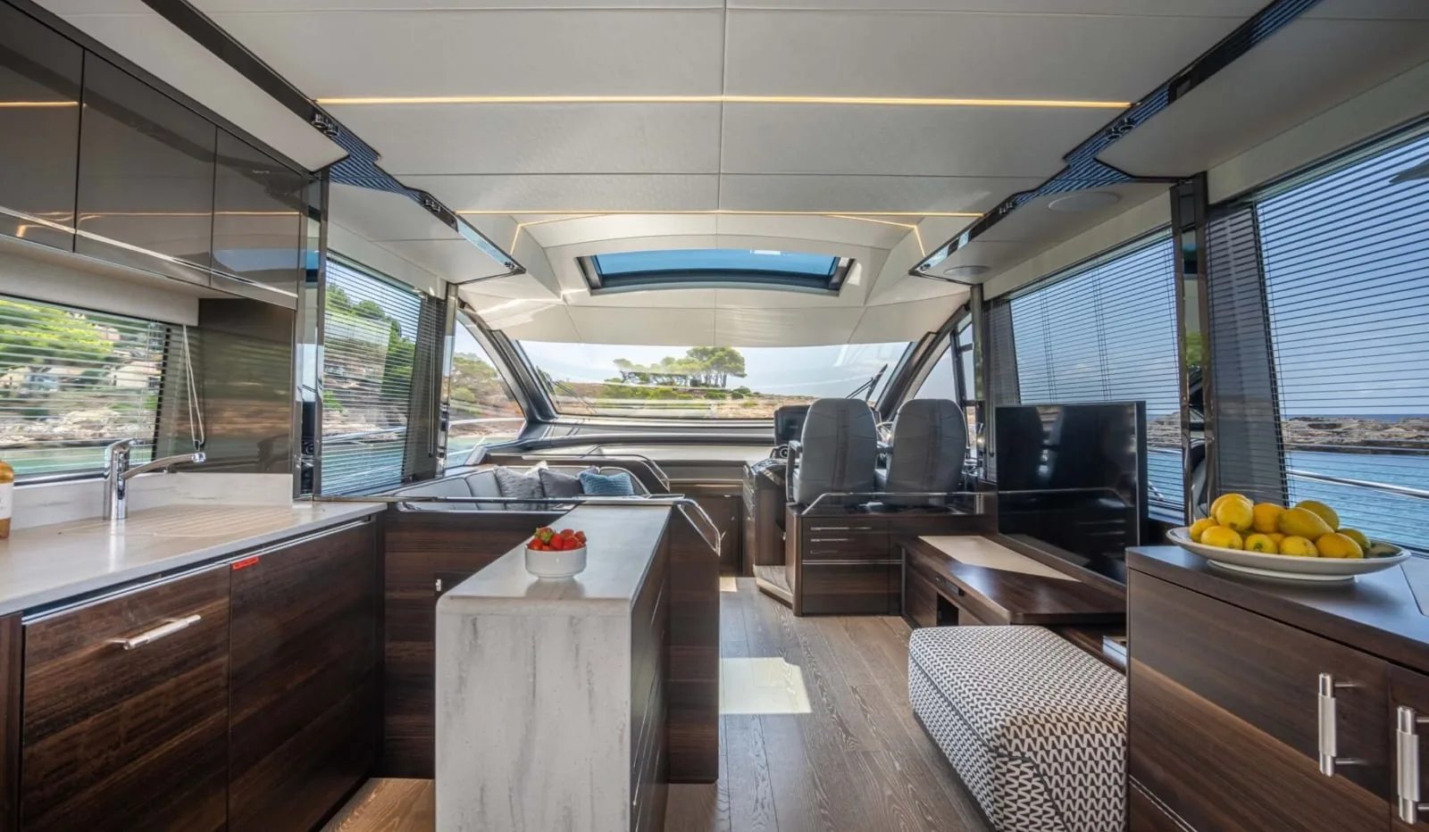 FORZA - photo 12 location yacht Saint-Tropez