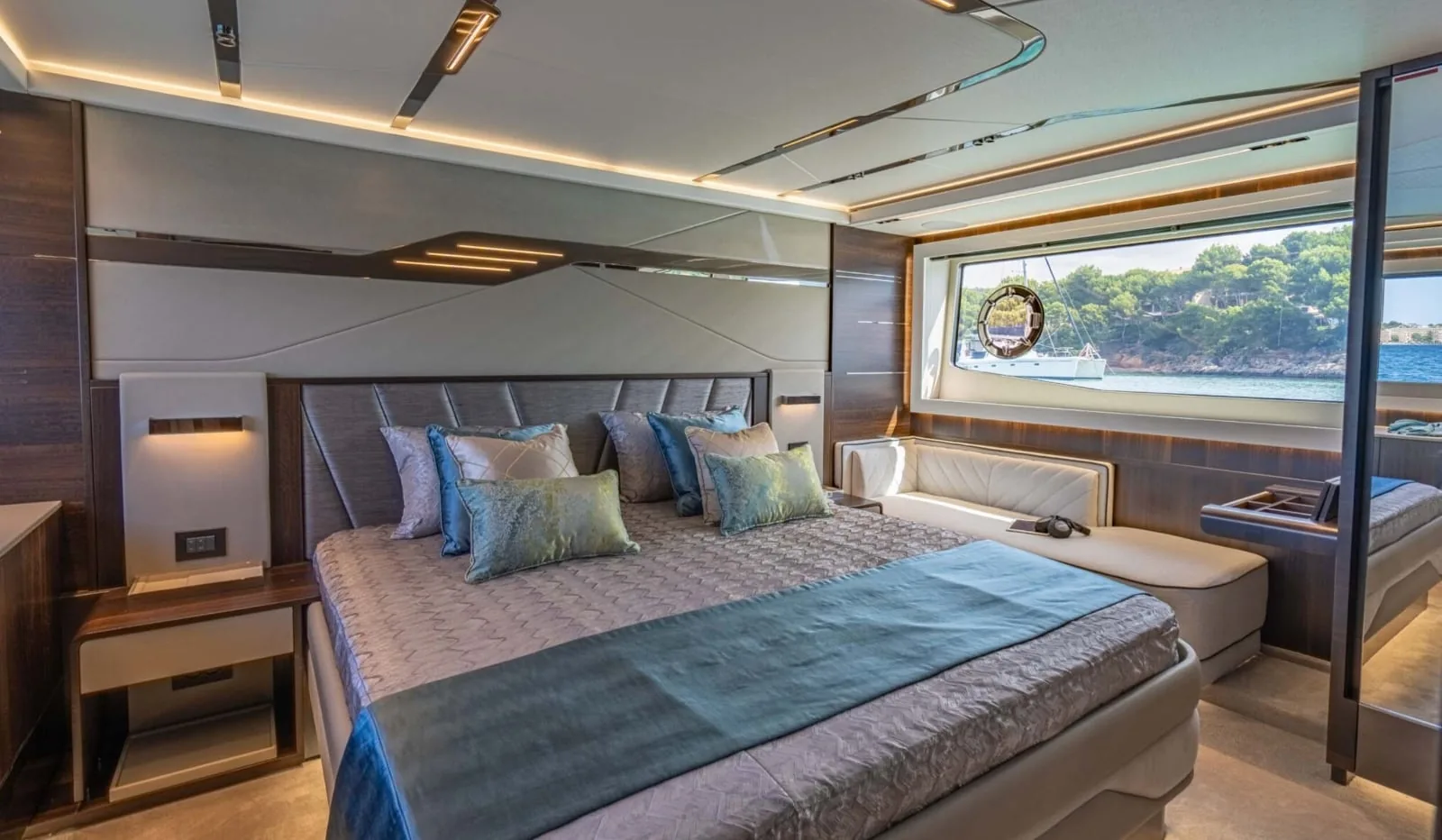 FORZA - photo 14 location yacht Saint-Tropez