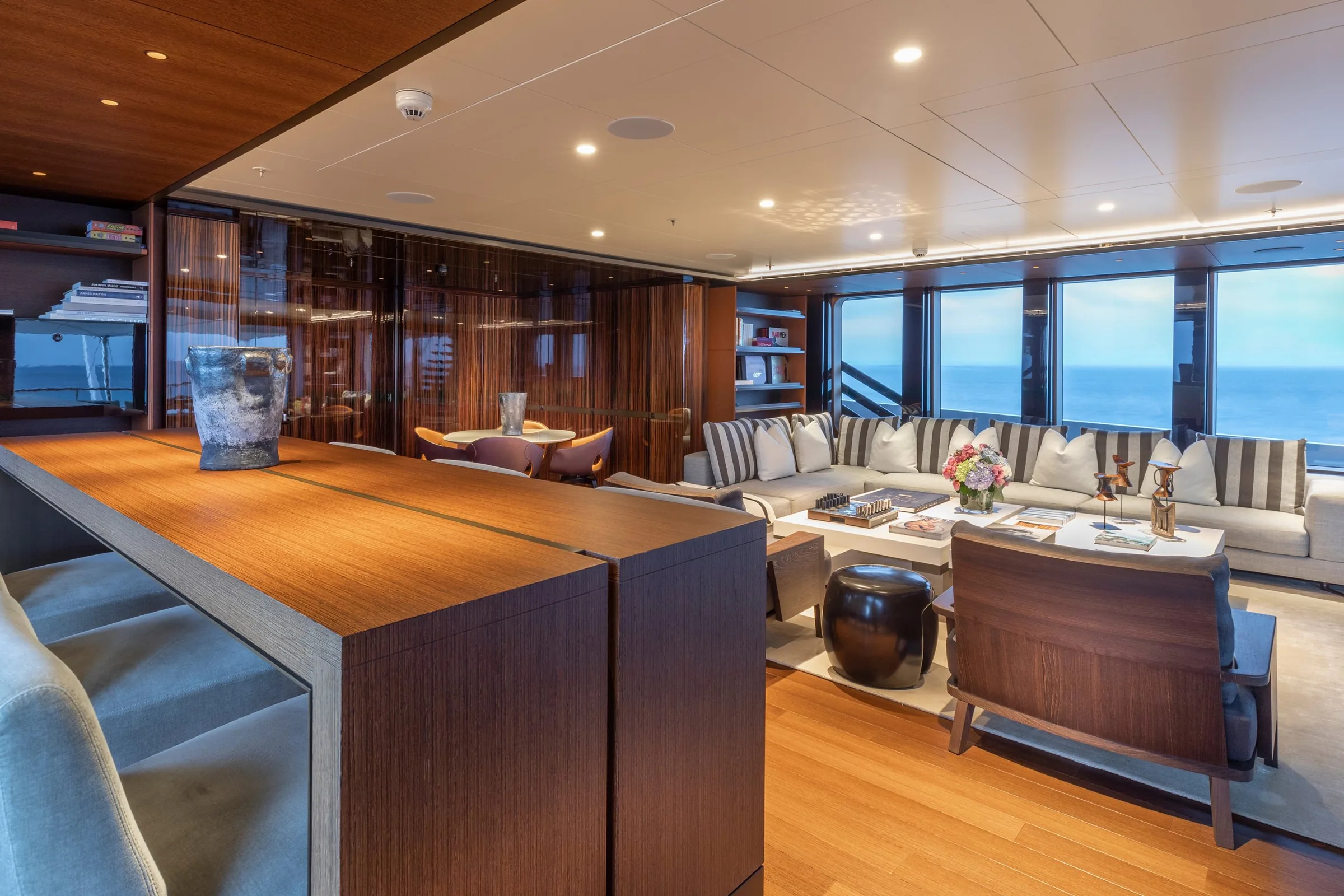 HALO - photo 8 location yacht Saint-Tropez
