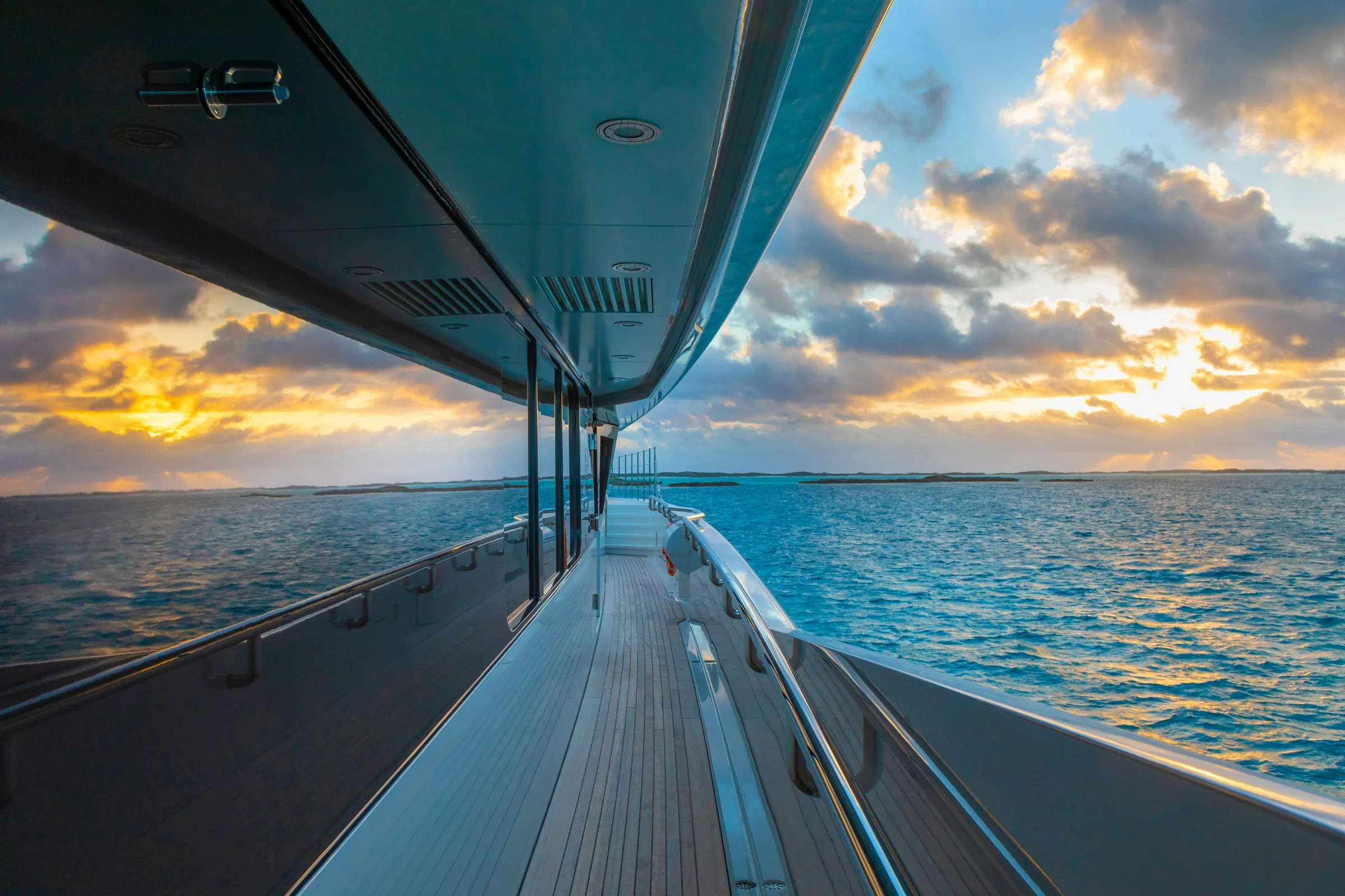 HALO - photo 20 location yacht Saint-Tropez