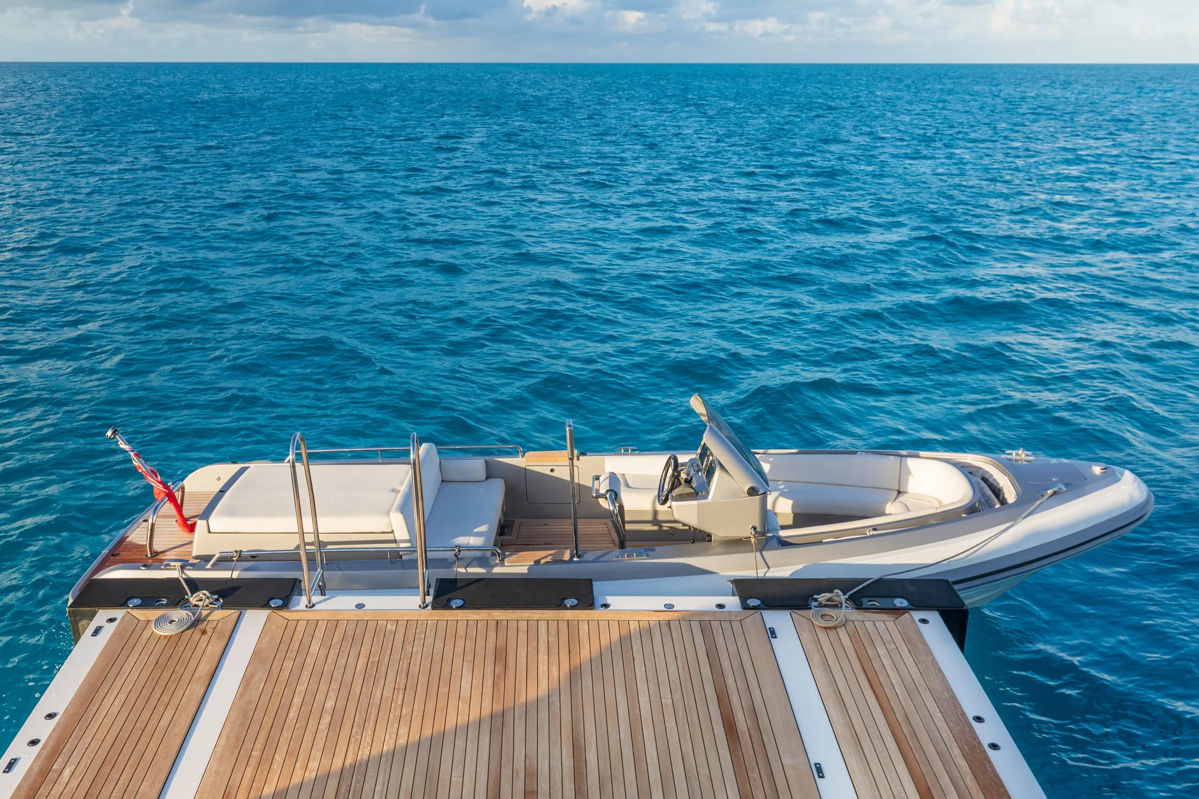 HALO - photo 27 location yacht Saint-Tropez