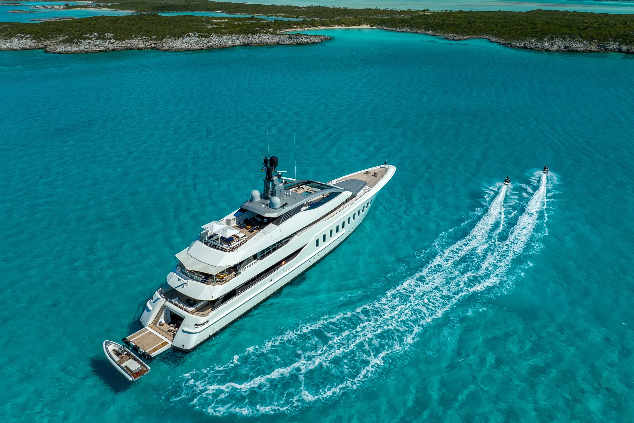 HALO - photo 38 location yacht Saint-Tropez