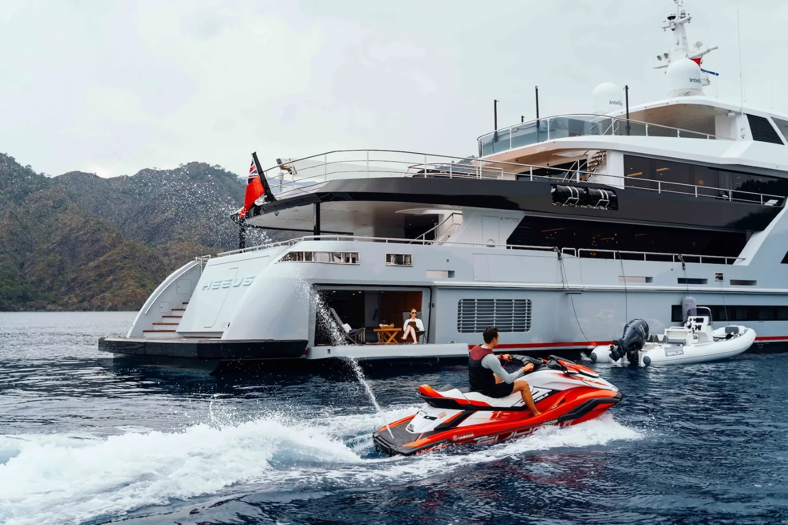 HEEUS - photo 4 location yacht Saint-Tropez