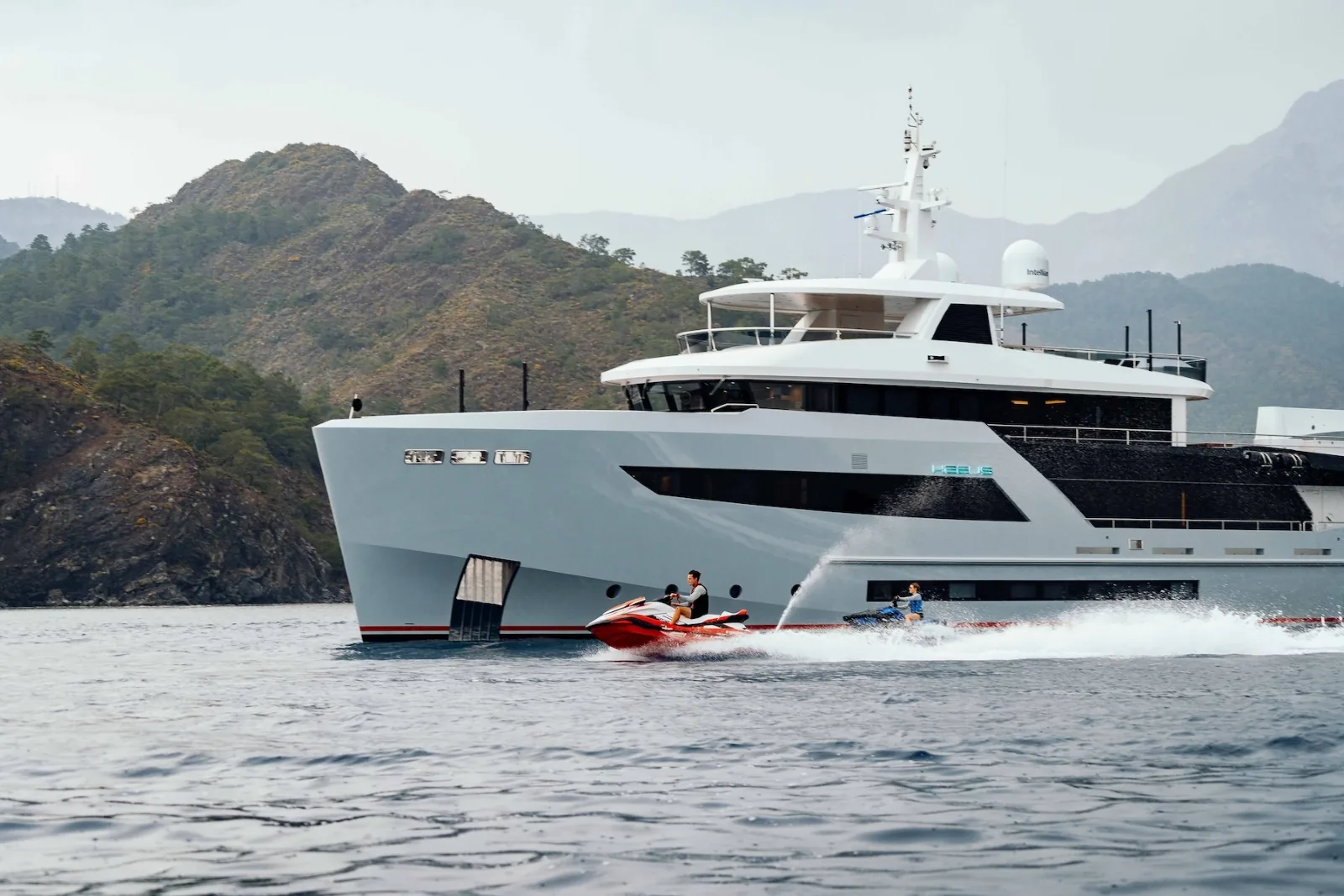HEEUS - photo 7 location yacht Saint-Tropez