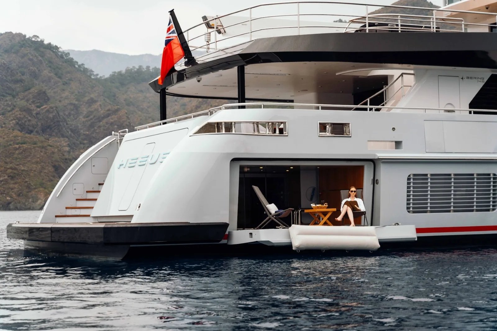 HEEUS - photo 14 location yacht Saint-Tropez